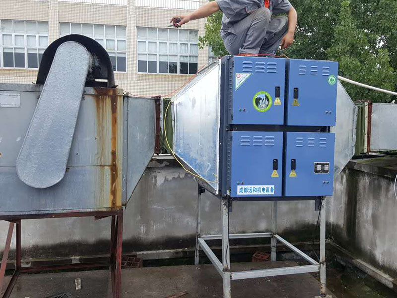 成都某大型學(xué)校食堂無(wú)煙排放凈化設(shè)備